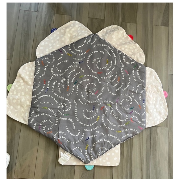 Lovevery Activity Mat - Picture 2 of 13